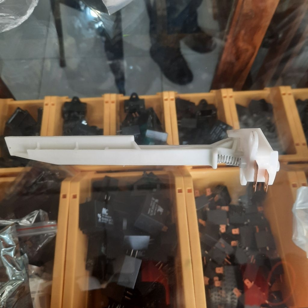 Switch pintu mesin cuci Electrolux 1 tabung