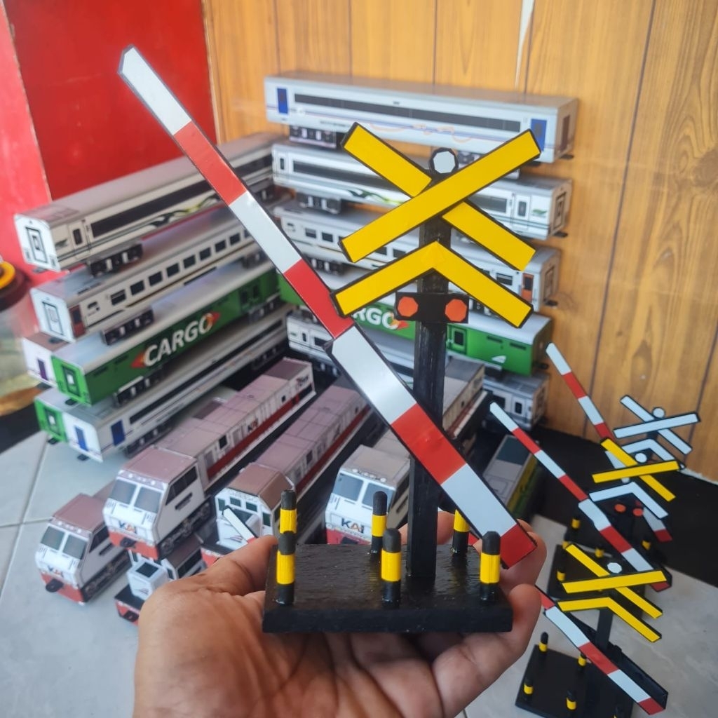 PALANG PINTU KERETA API KAYU PALANG PINTU KERETA API MINIATUR MAINAN PALANG PINTU KERETA API
