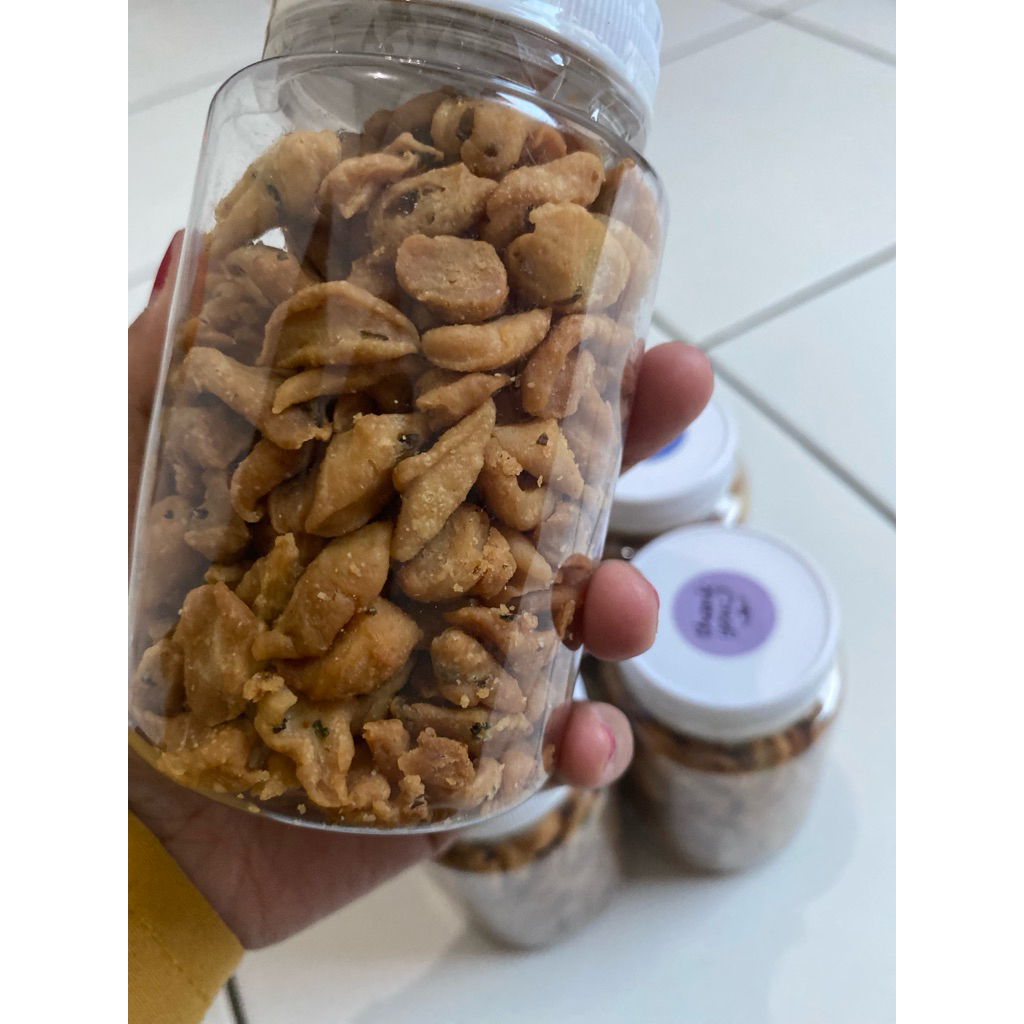 

Kue bawang gunting