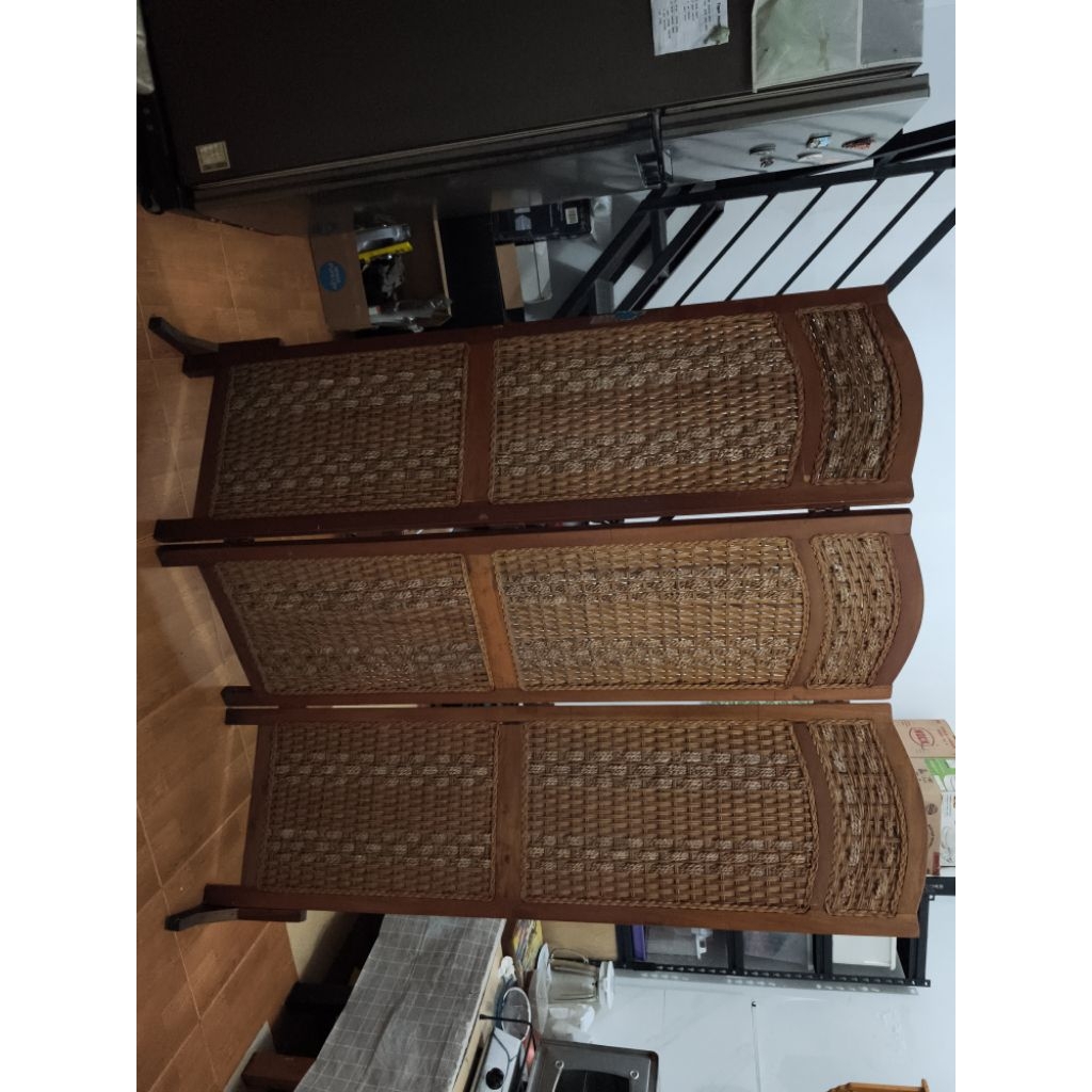 SKETSEL KAYU ROTAN 3 PINTU