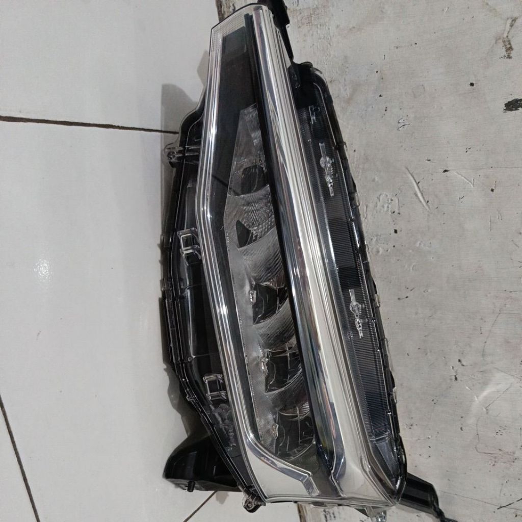 lampu depan Avanza atau Xenia LH 2022-2024