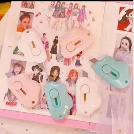 

Cutter Mini Lucu Desain Warna Polos
