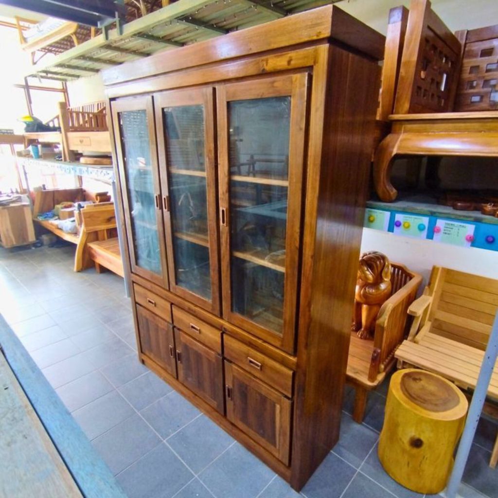 Lemari buku kayu jati,Lemari buku 3 pintu kaca,Lemari hias minimalis