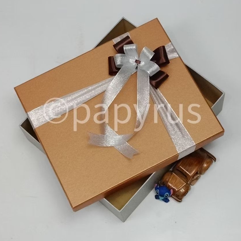 

PAPYRUS Kombinasi 30x35 Tinggi 5cm Kotak Kado Gift Box Hadiah V2