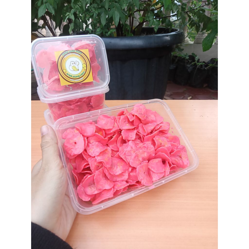 

Keripik Pisang Coklat Lumer varian Strawberry 650 ml / 150 gram