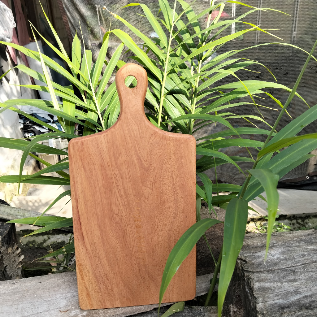 Talenan Kayu Mahoni Gagang Tebal 1,5 cm – Ukuran 20x30 cm