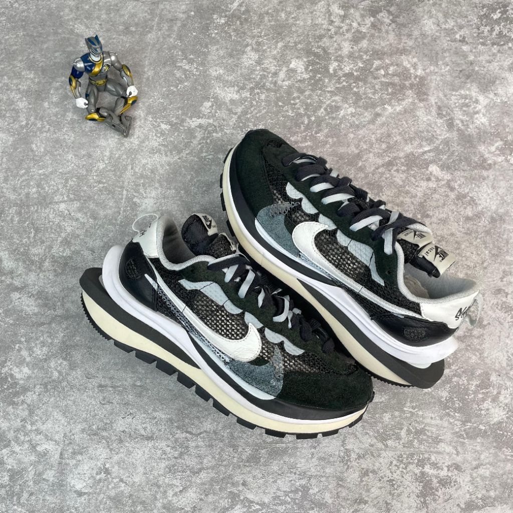 Vaporwaffle x Sacai Black White