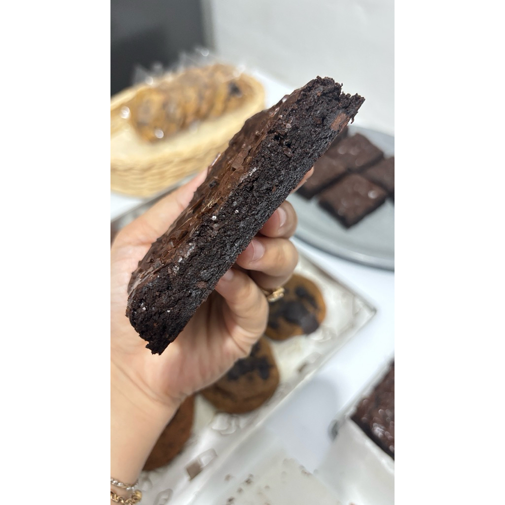 

Fudgy brownies slice full butter