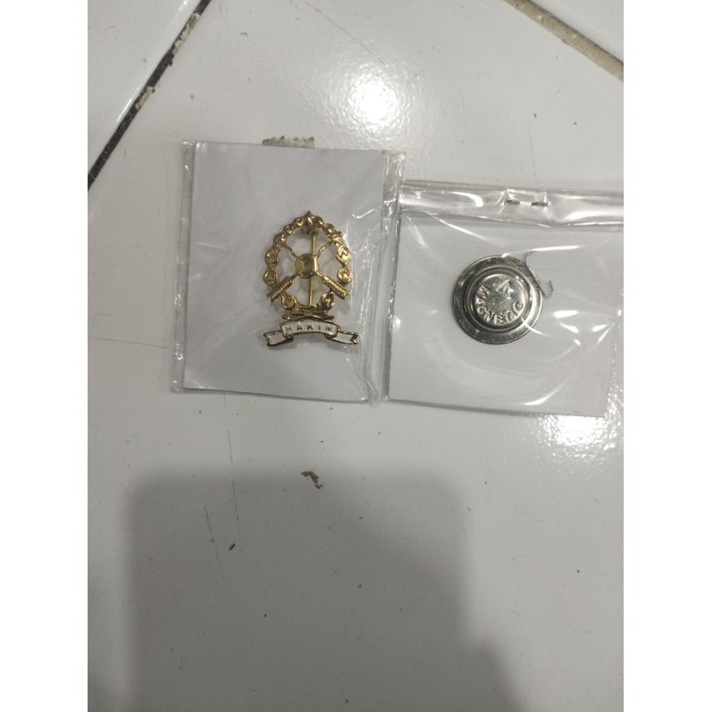 pin lencana HAKIM magnet