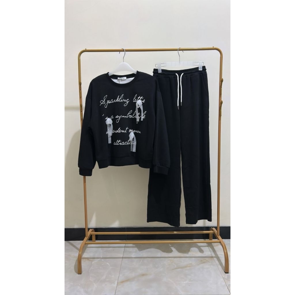 Setelan atasan sweater dan celana kulot text