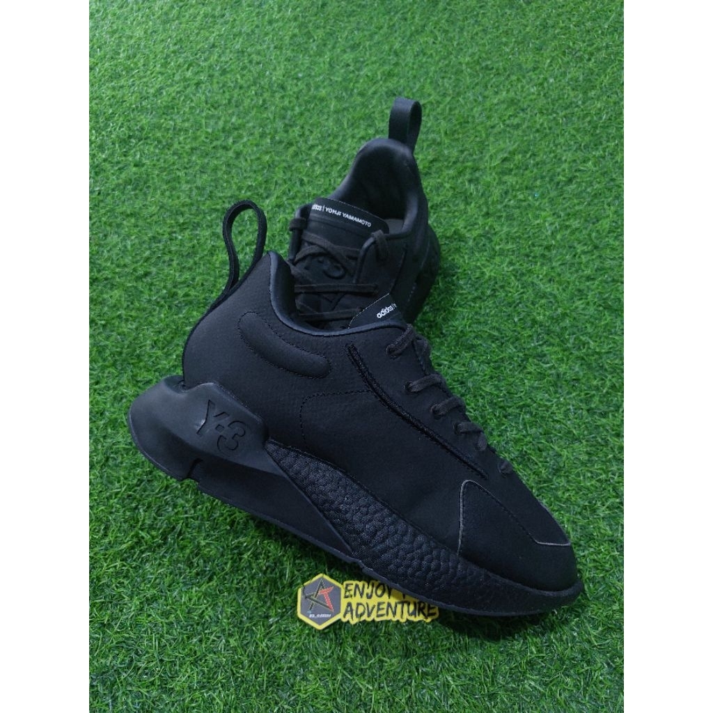 sepatu sneakers adidas size 40