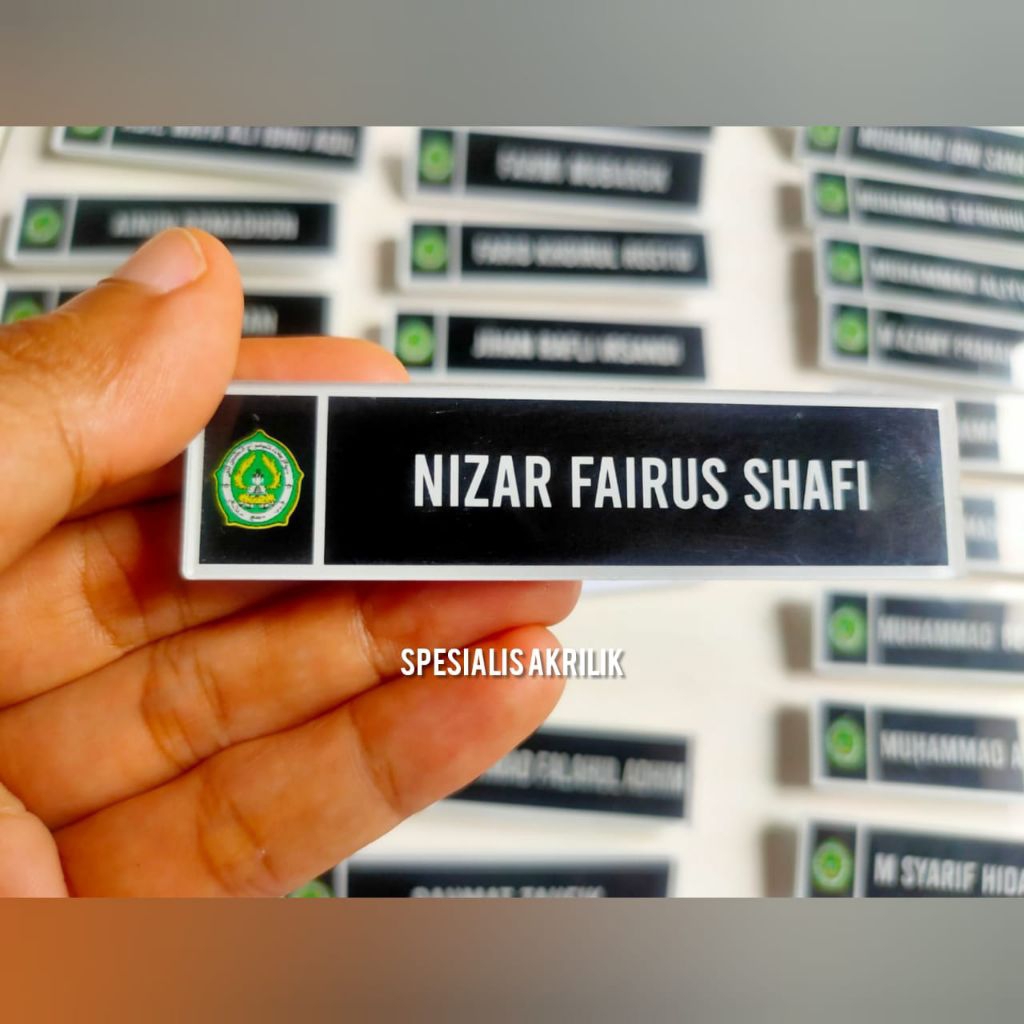 

Nama Dada Akrilik | Nametag Akrilik Custom | Pin Nama Akrilik