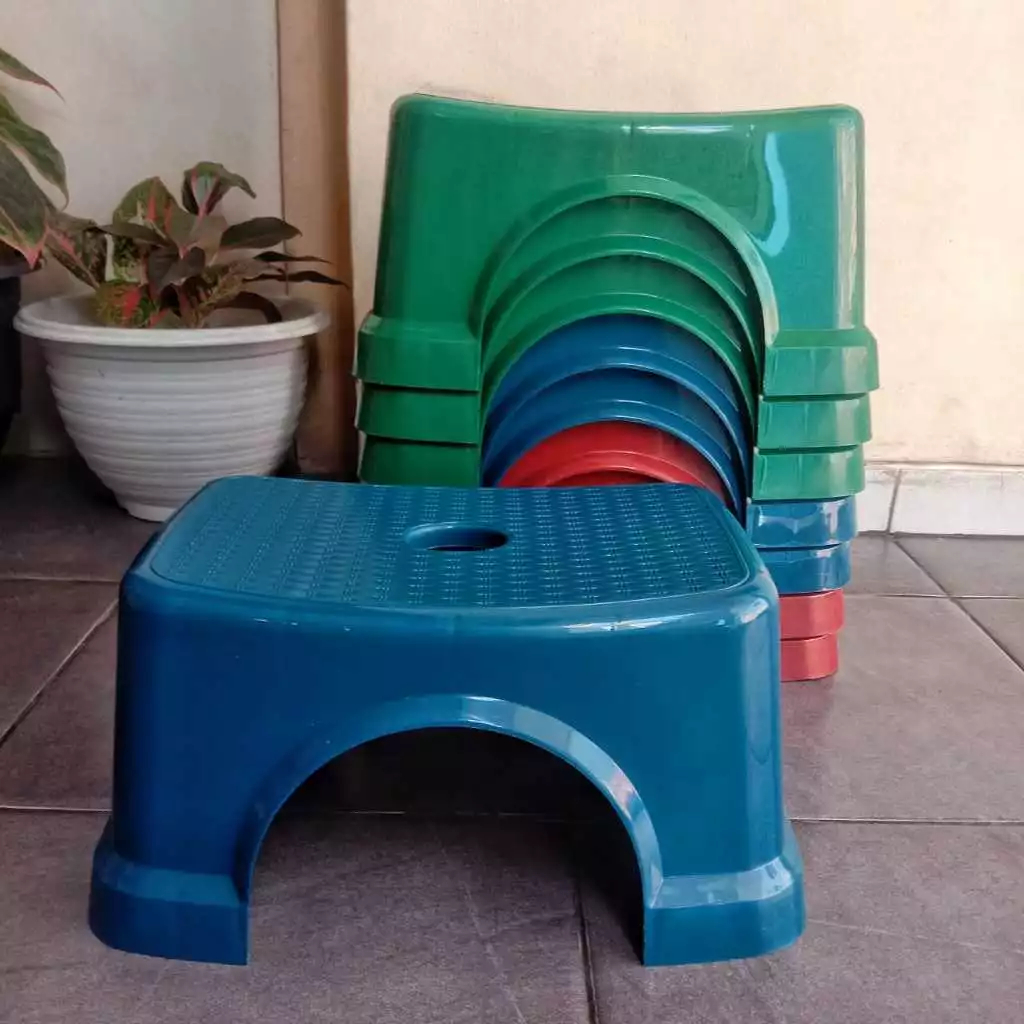 KURSI JONGKOK DINGKLIK PENDEK PLASTIK