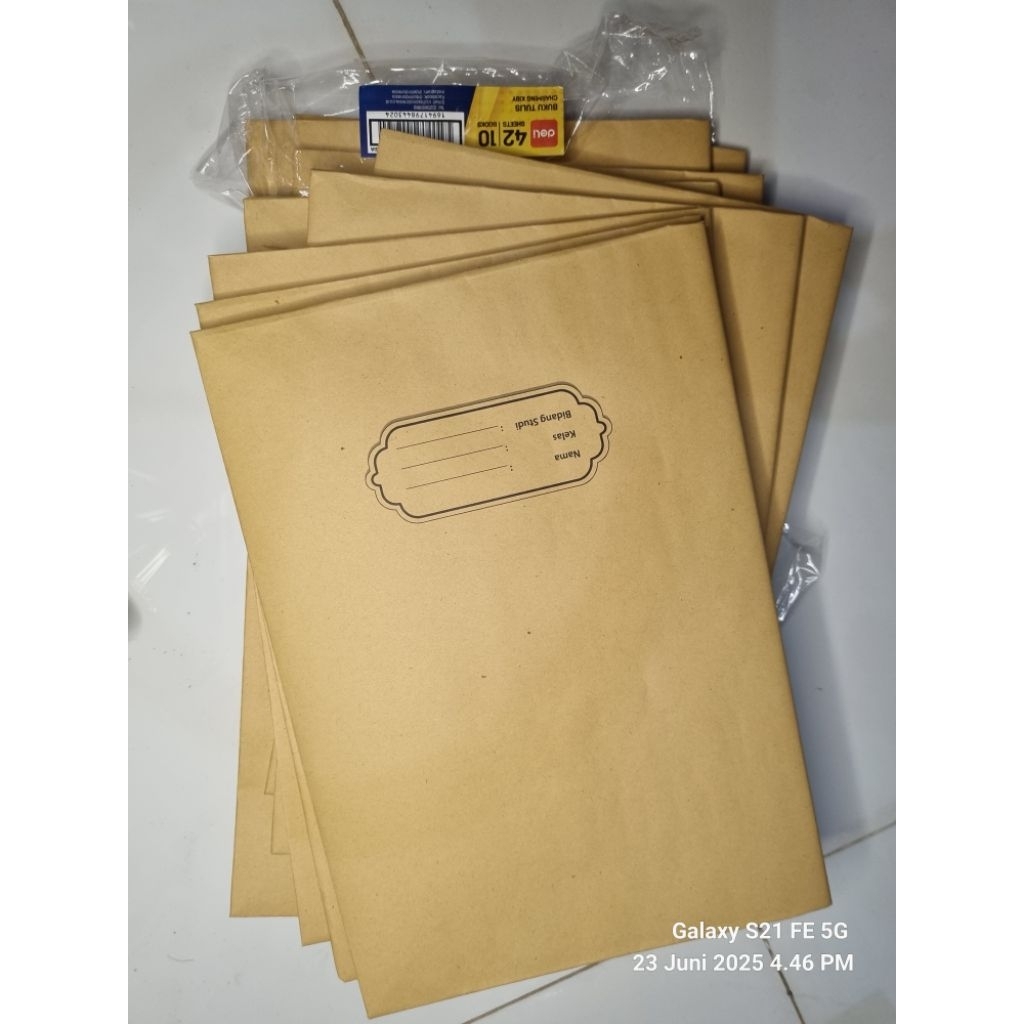 

BUKU TULIS CAMPUS BOXY SAMPUL COKLAT PANJANG DELI ISI 42 LEMBAR ( 10 BUKU)