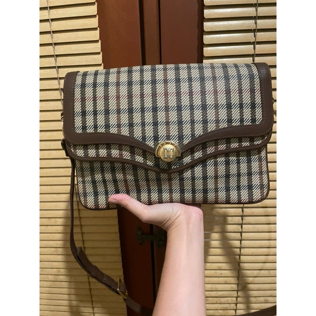 Nett—Preloved Sling bag DAKS- Original