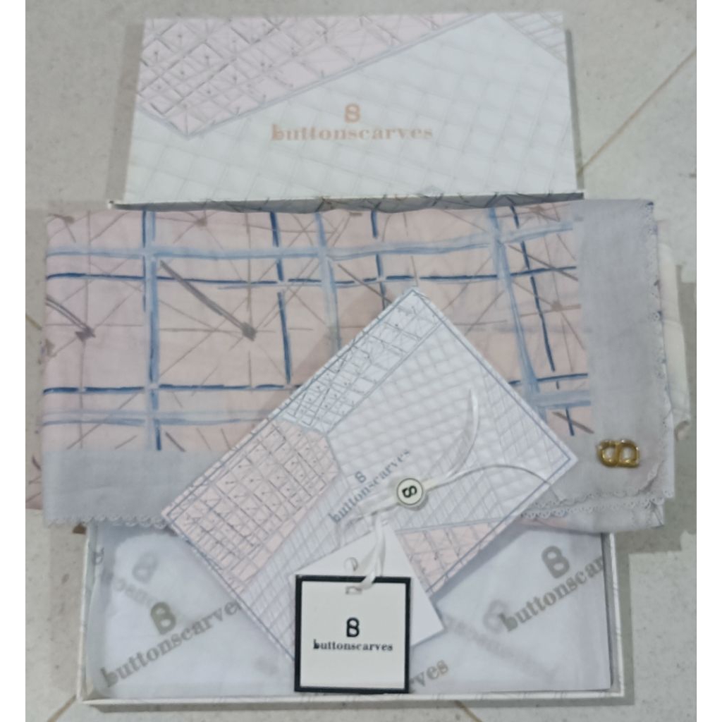 Hijab Segi Empat Branded Preloved DianPelangi RestuA ButtonScarf ViviZubedi