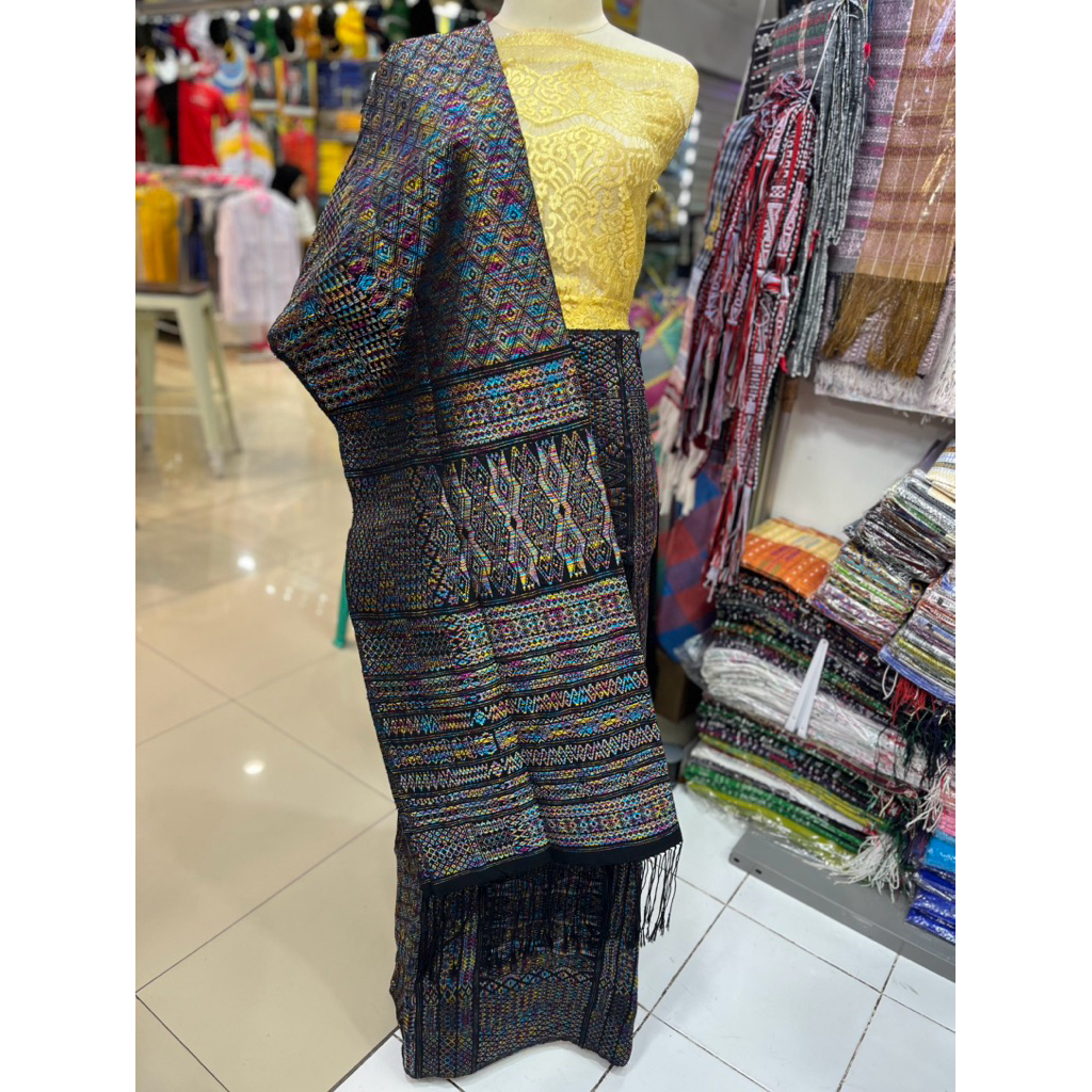 Tumtuman tanpa sambung full kristal hitam gradasi