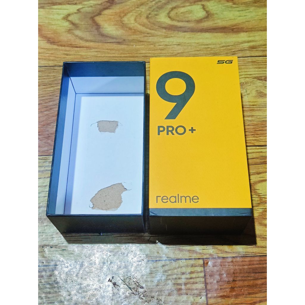 

KARDUS DUS BOX HP KONDISI SESUAI DI FOTO REALME 9 PRO PLUS ORIGINAL COPOTAN