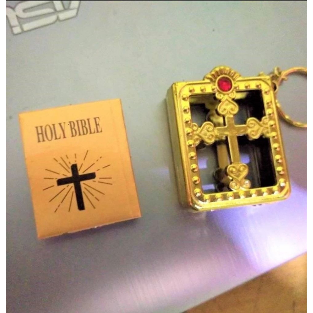 Gantungan kunci Alkitab mini  Holy Bible
