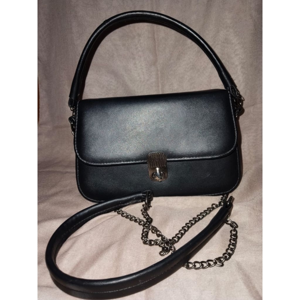 Tas Selempang Wanita Elegan – Warna Hitam