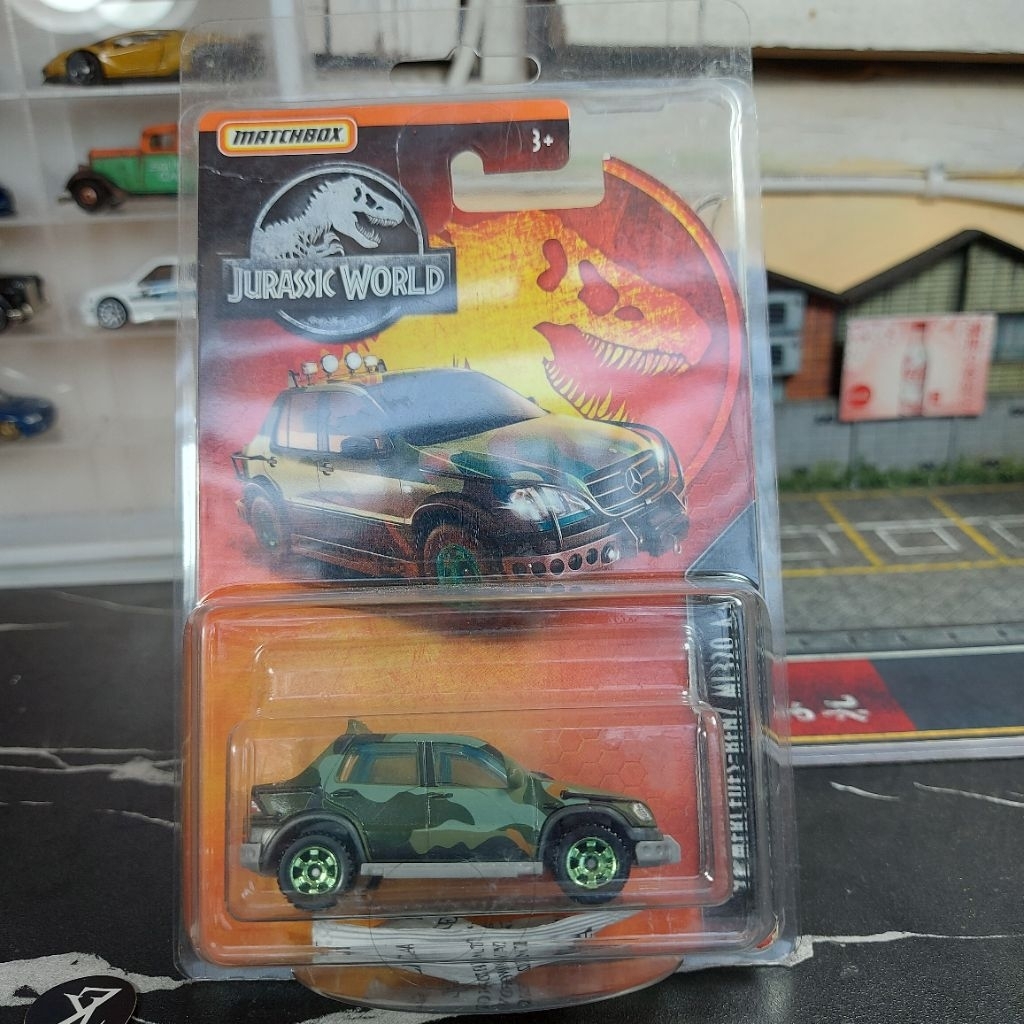 Matchbox Jurassic World 97 Mercedes Benz ML320 AAV LOOSE