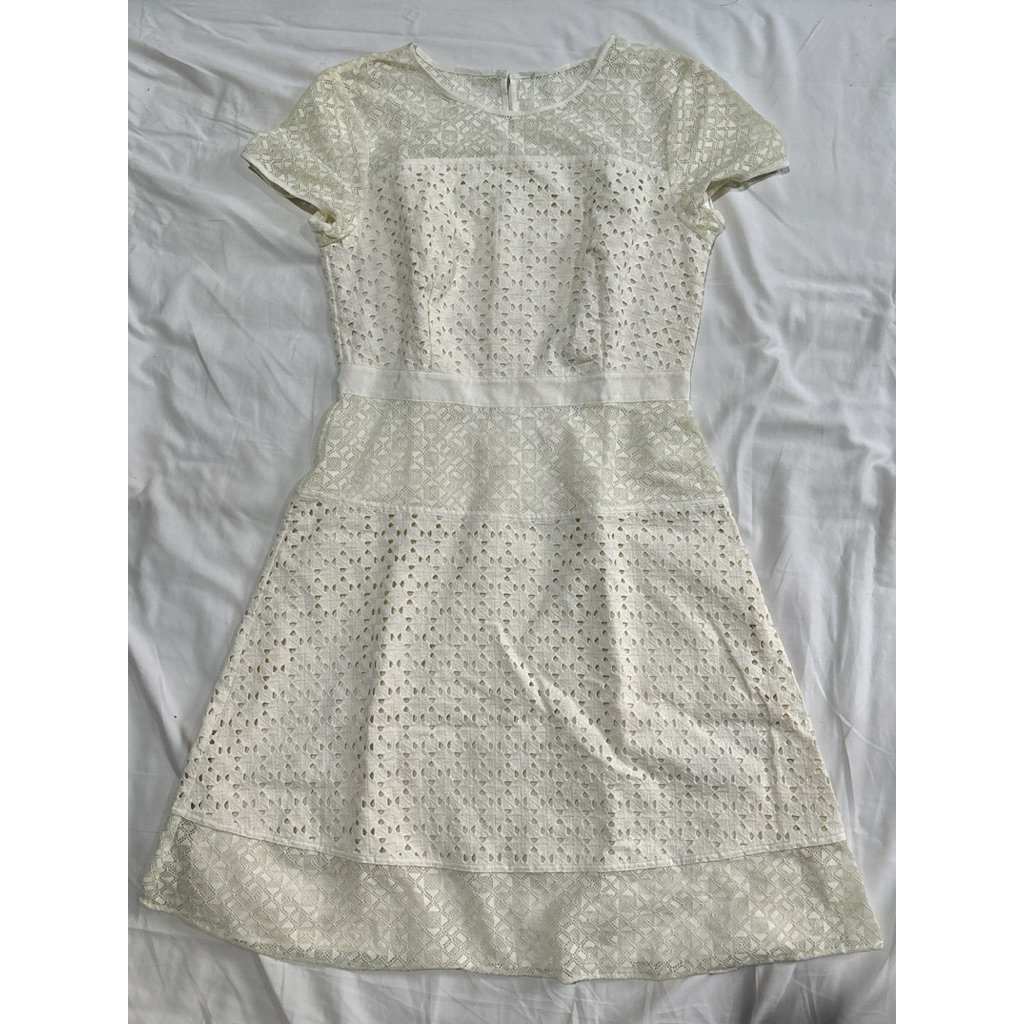 preloved gap white midi dress eyelet katbol formal pesta party beach summer bodycon
