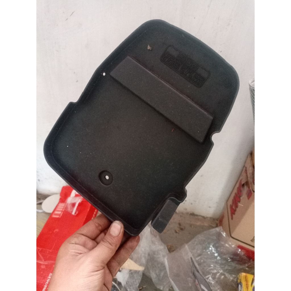 Tutup bagasi tutup aki beat karbu ori copotan mulus