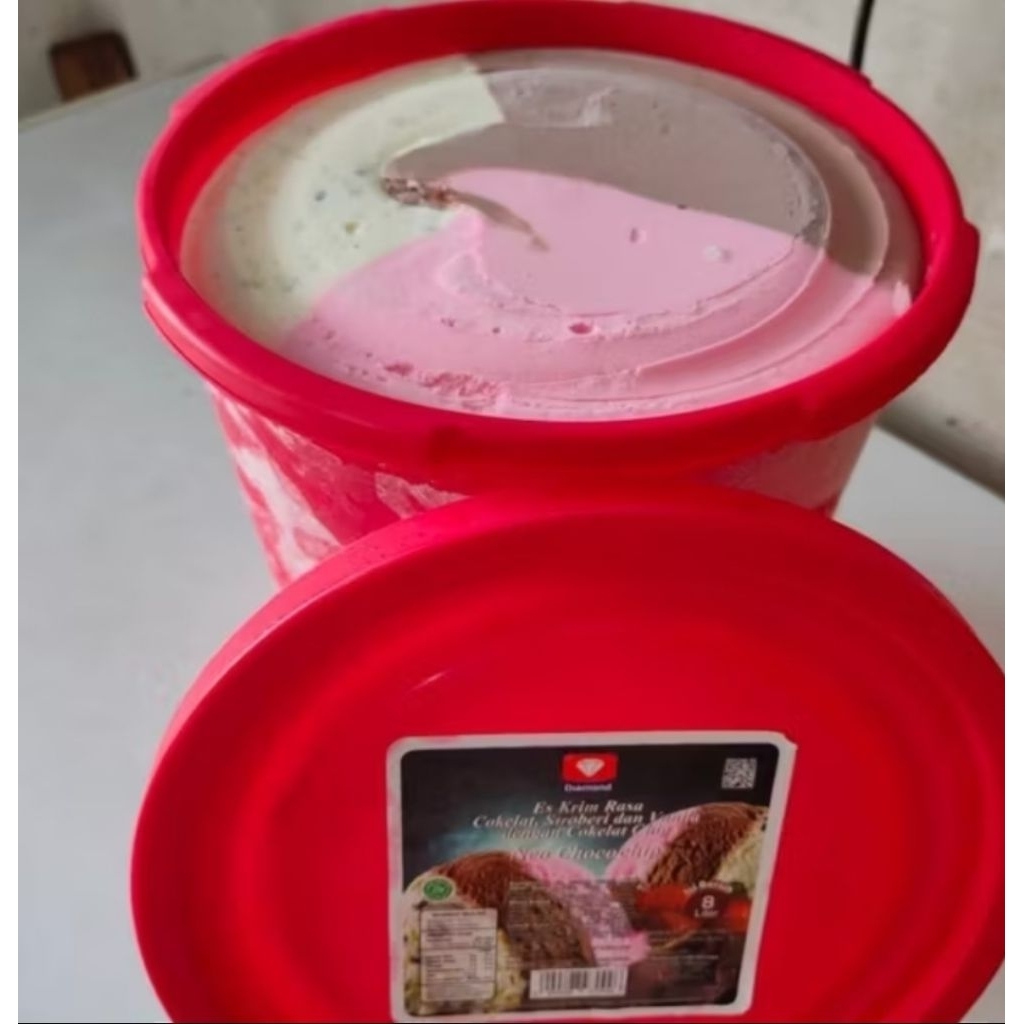 

Ice Cream Es Krim Diamond Neopolitan 3in1 8 liter