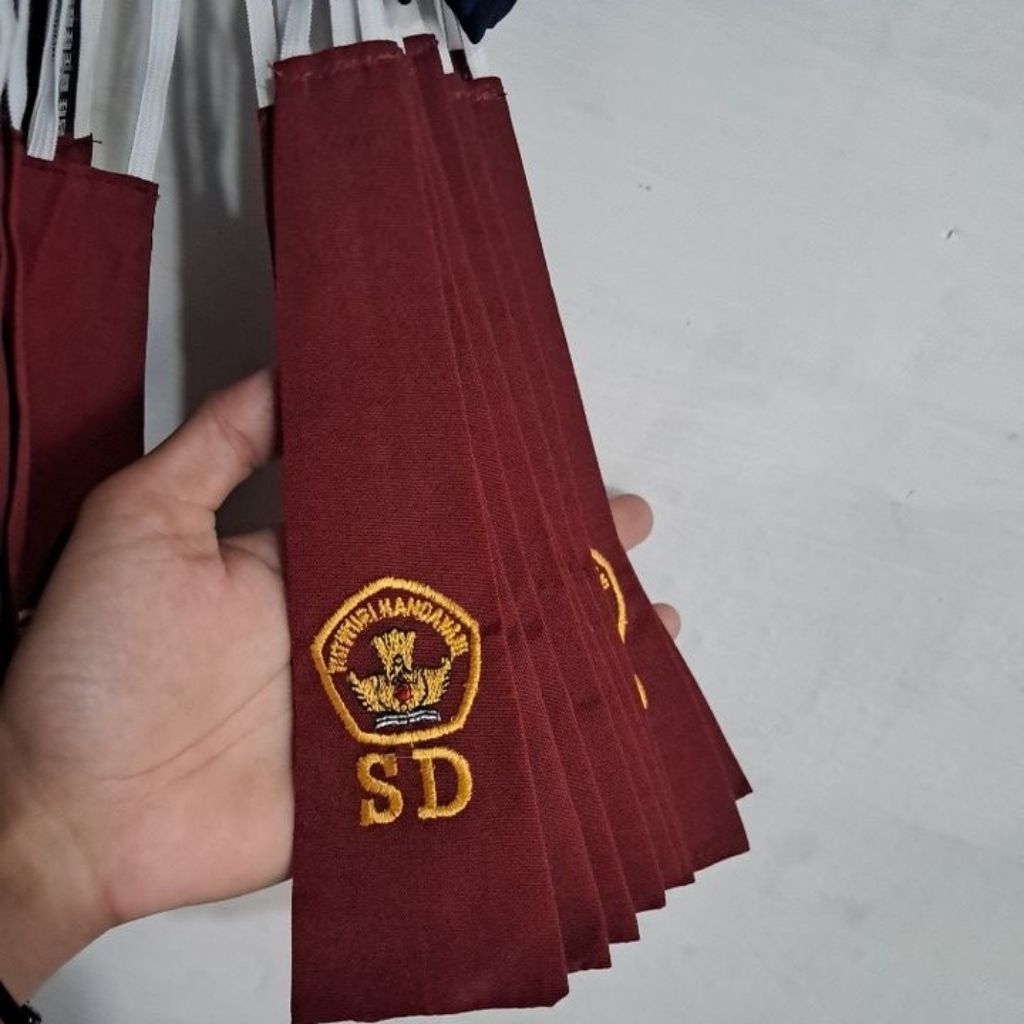 

Dasi SD Prempuan Bordir bukan Sablon murah
