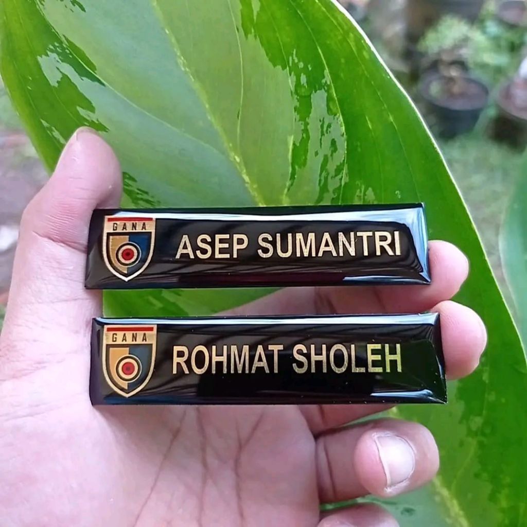 

Nama Dada Nametag ( GOLD ASLI ) Lapis Resin / Papan Nama Dada/ Nametag Gold