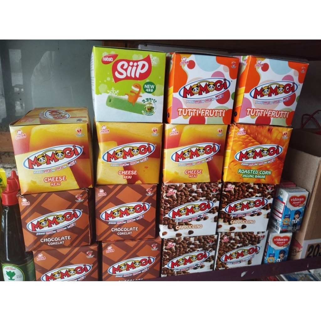 

MOMOGI Snack 1 box isi: 20 bungkus x 4.5 gram