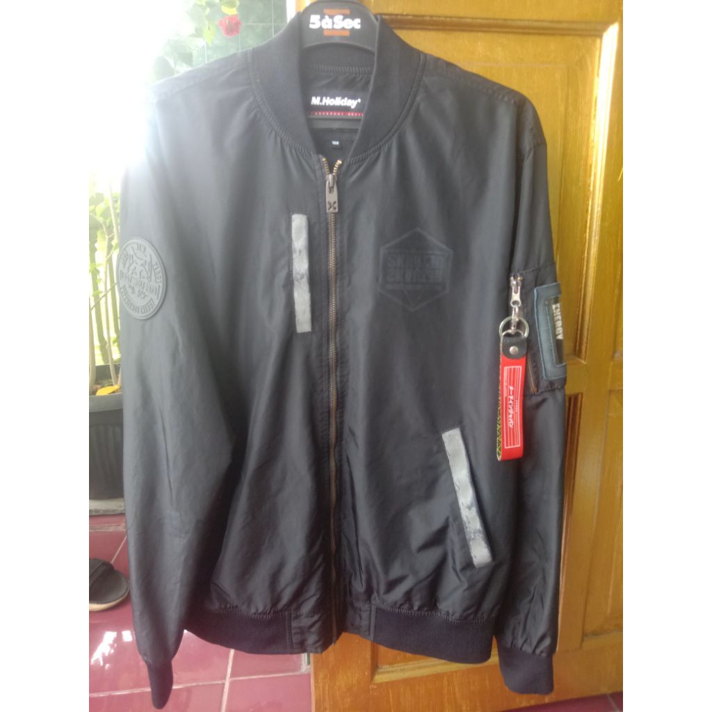bomber m holiday hitam