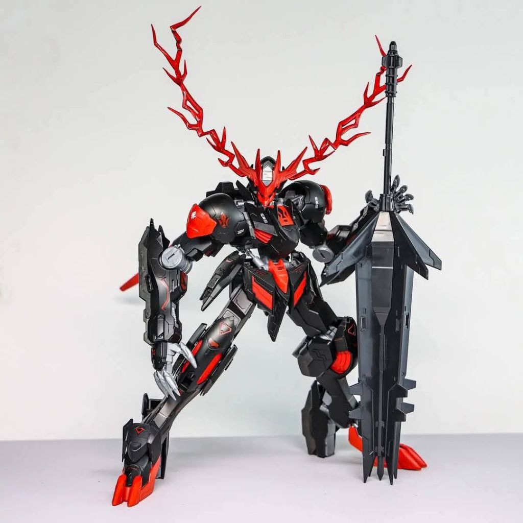 Max Sirius EMPEROR Barbatos Wolf King Advanced king form black red model kit