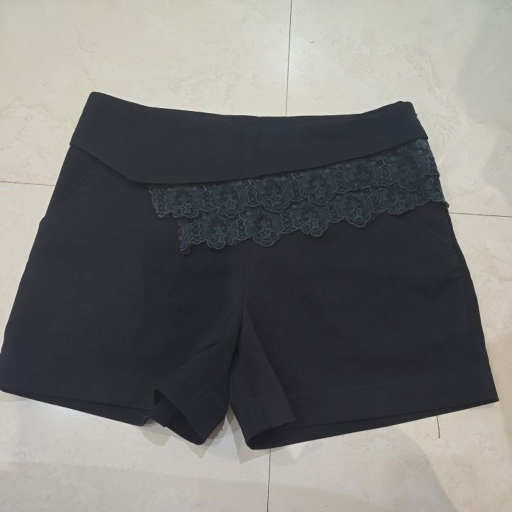 Preloved -- Celana hotpants hitam katun mix brokat