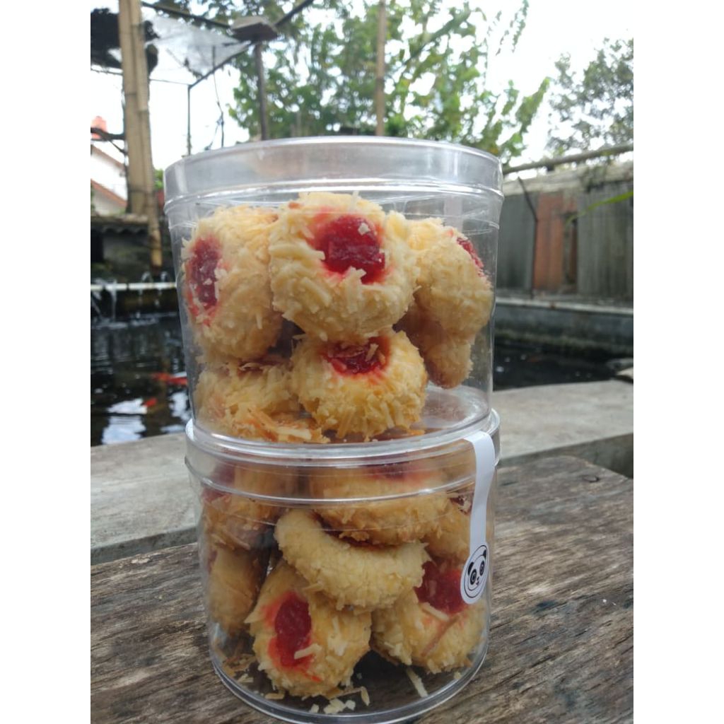 

kue tumprit keju strawberry