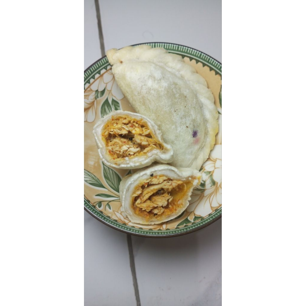 

cireng isi ayam suwir mercon