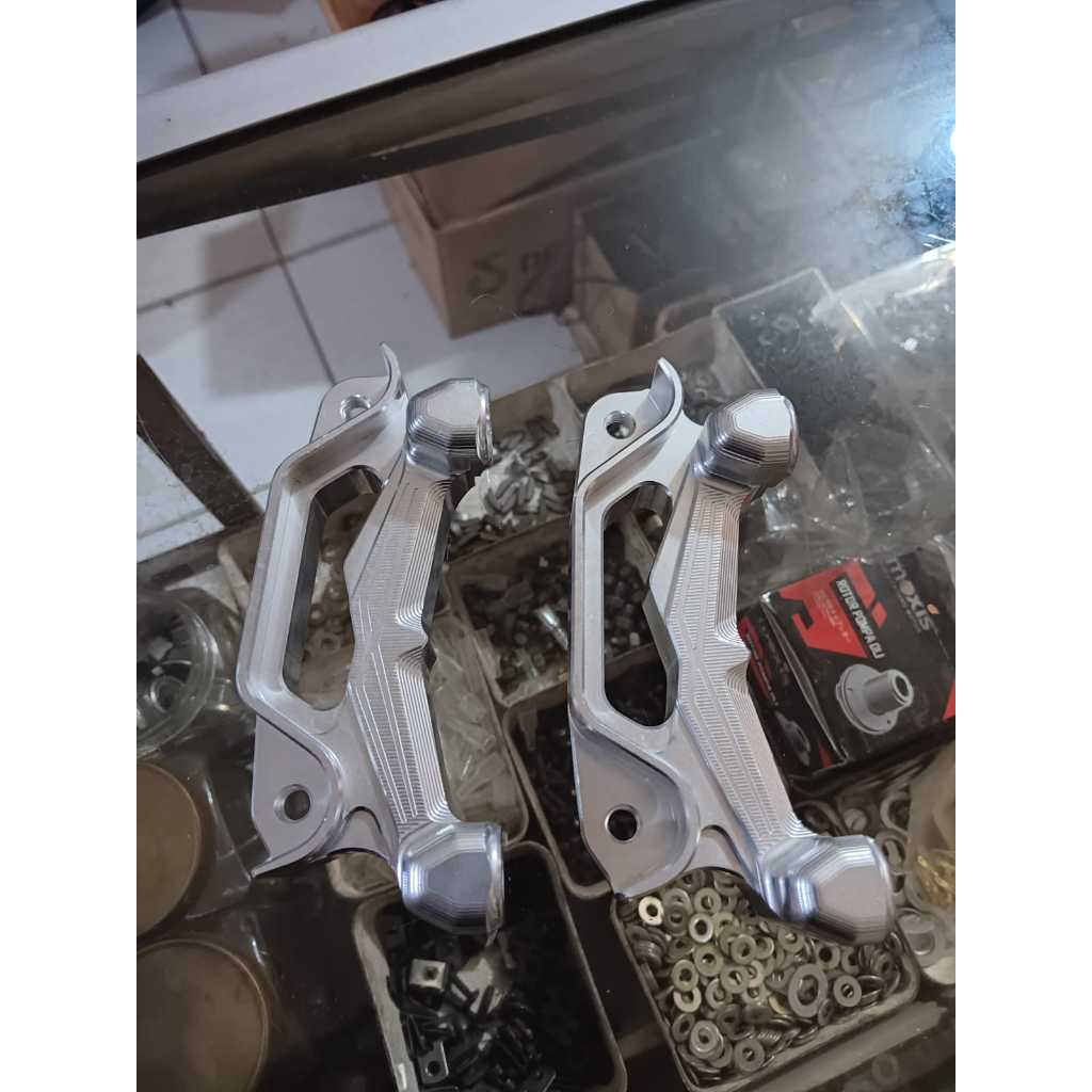 Braket Breket Kaliper Rem CNC Beat Scoopy Vario Matic disc 260mm P100 Universal Kaliper Brcmbo GP4-R