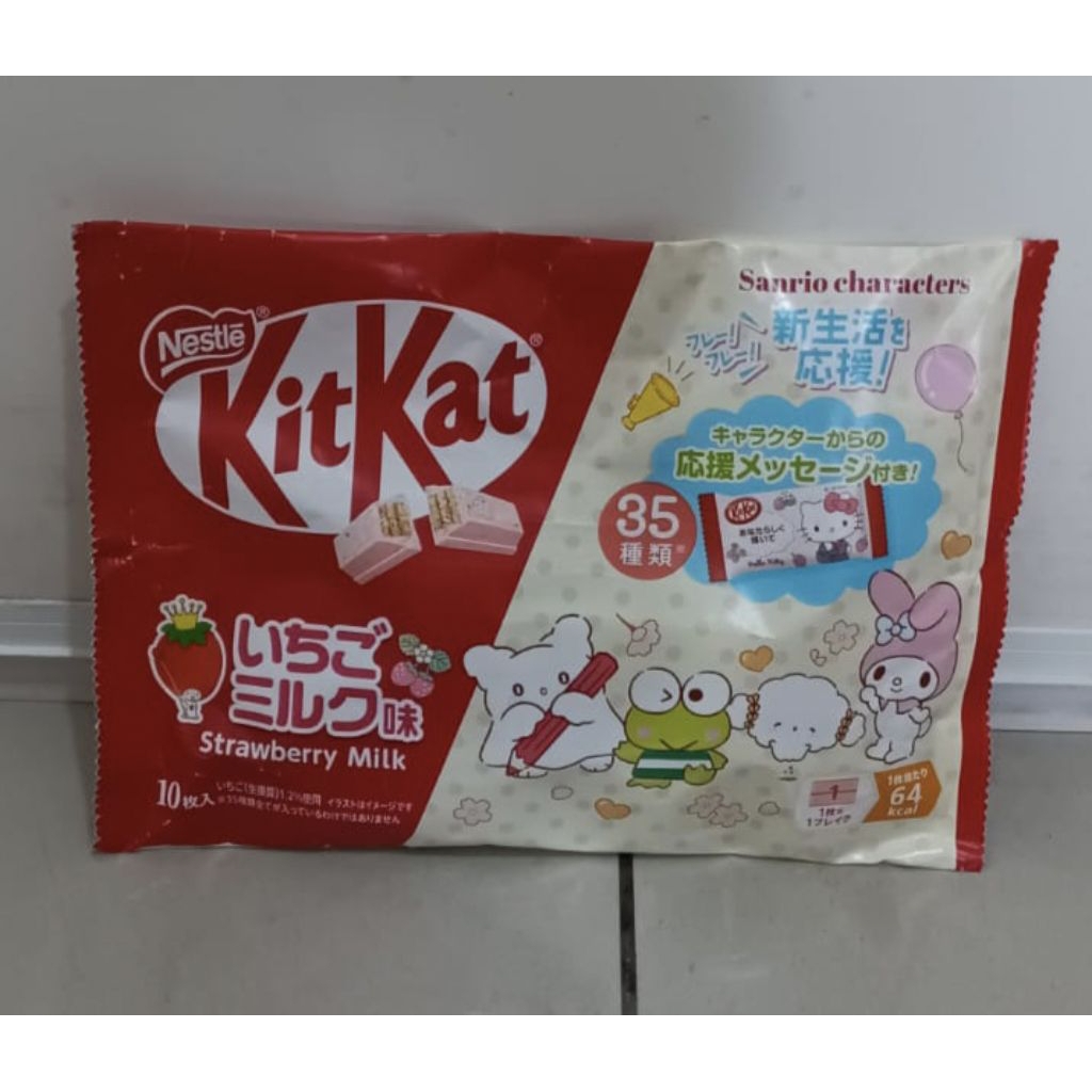 

Kit Kat spesial edition sanrio rasa Strawberry dengan karikatur