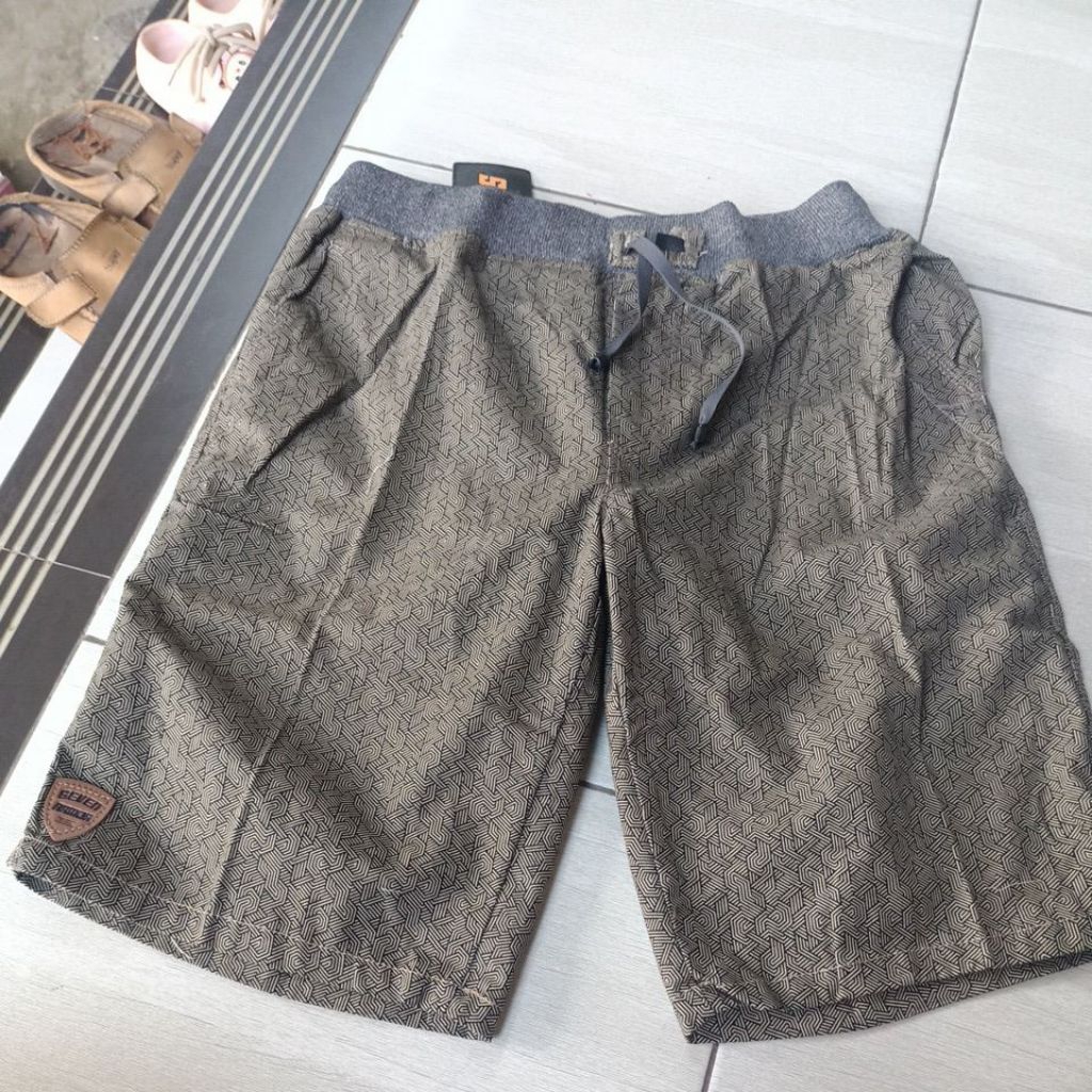 CELANA PENDEK PRIA CHINOS/CELANA PINGGANG KARET