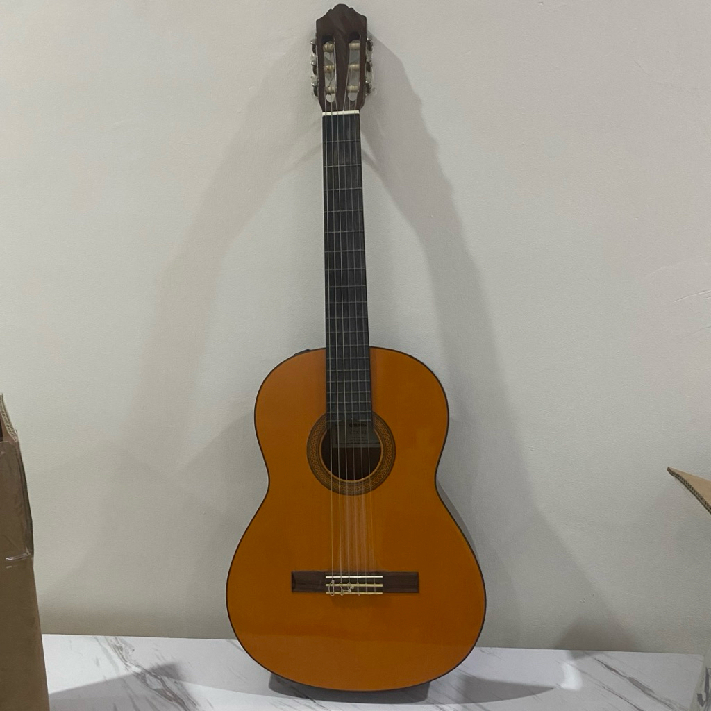 GITAR YAMAHA KLASIK AKUSTIK Preloved