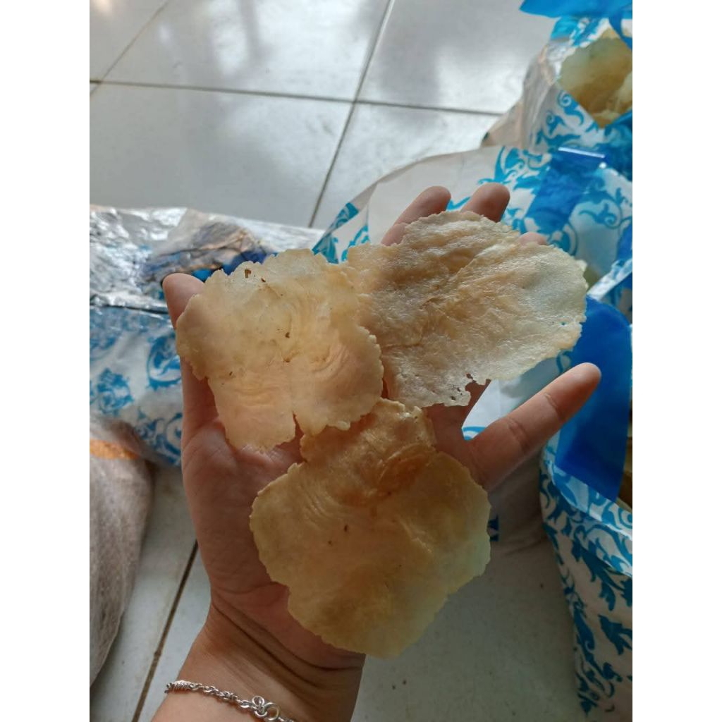 

Emping melinjo khas Menes 500gr Asli super tipis