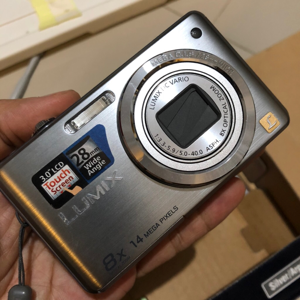 digital camera panasonic lumix DMC-FH22