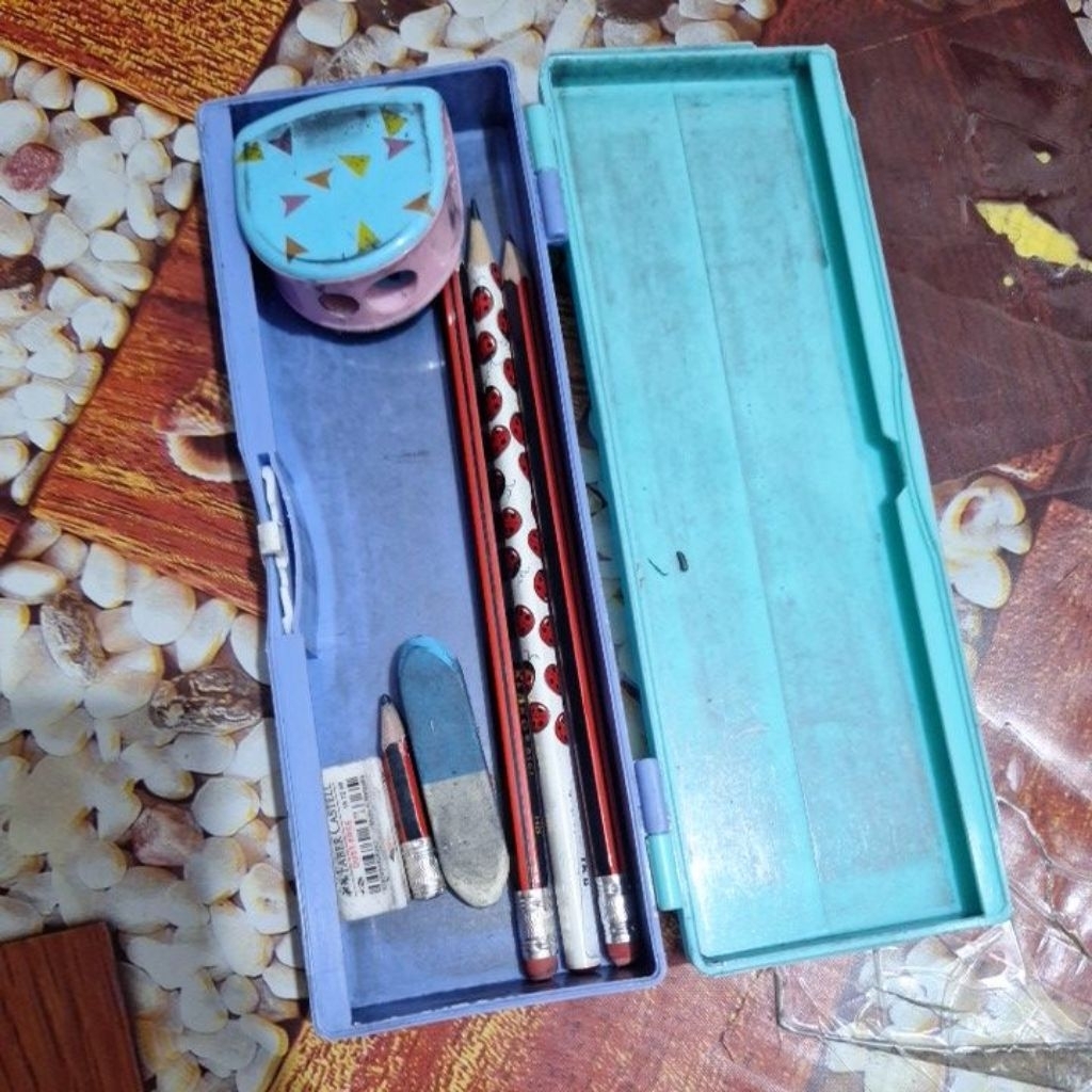 

PRELOVED TEMPAT PENSIL + ISI NYA