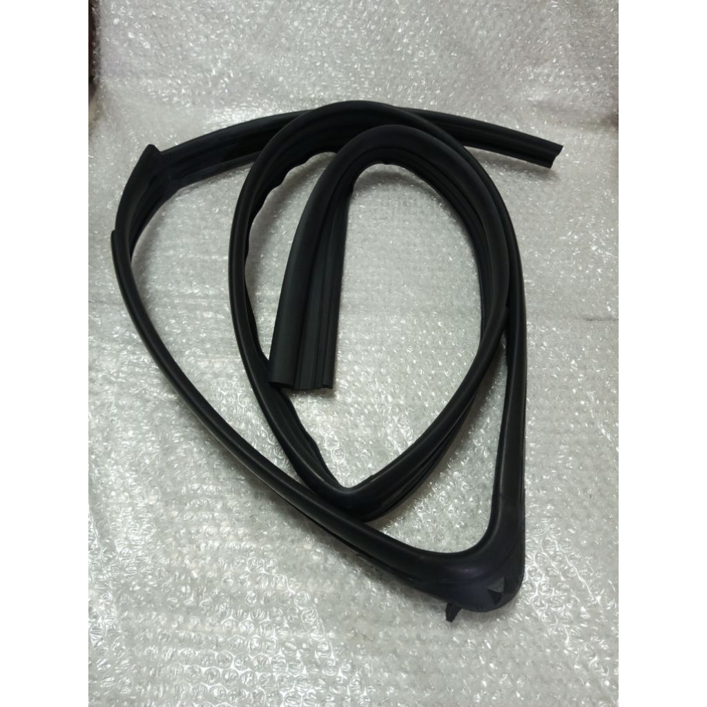 karet run channel kaca karet kaca depan kanan Hiace commuter 68141-26030