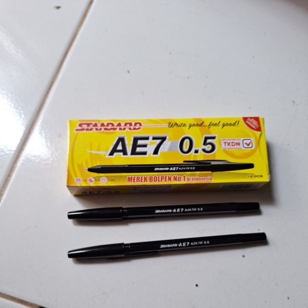 

PEN/PULPEN HITAM STANDARD AE7 O.5 SATU PACK ISI 12 pcs