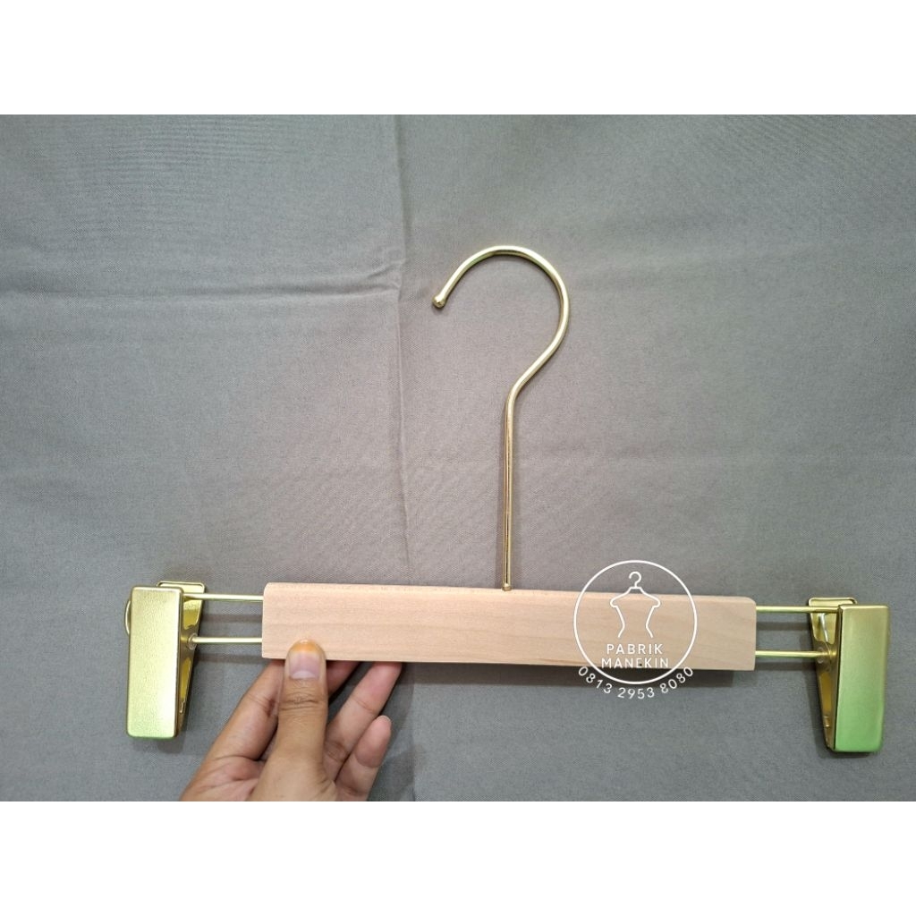 hanger kayu/hanger kayu jepit/hanger premium/hanger import/hanger baju jepit kayu/gantungan baju/gan
