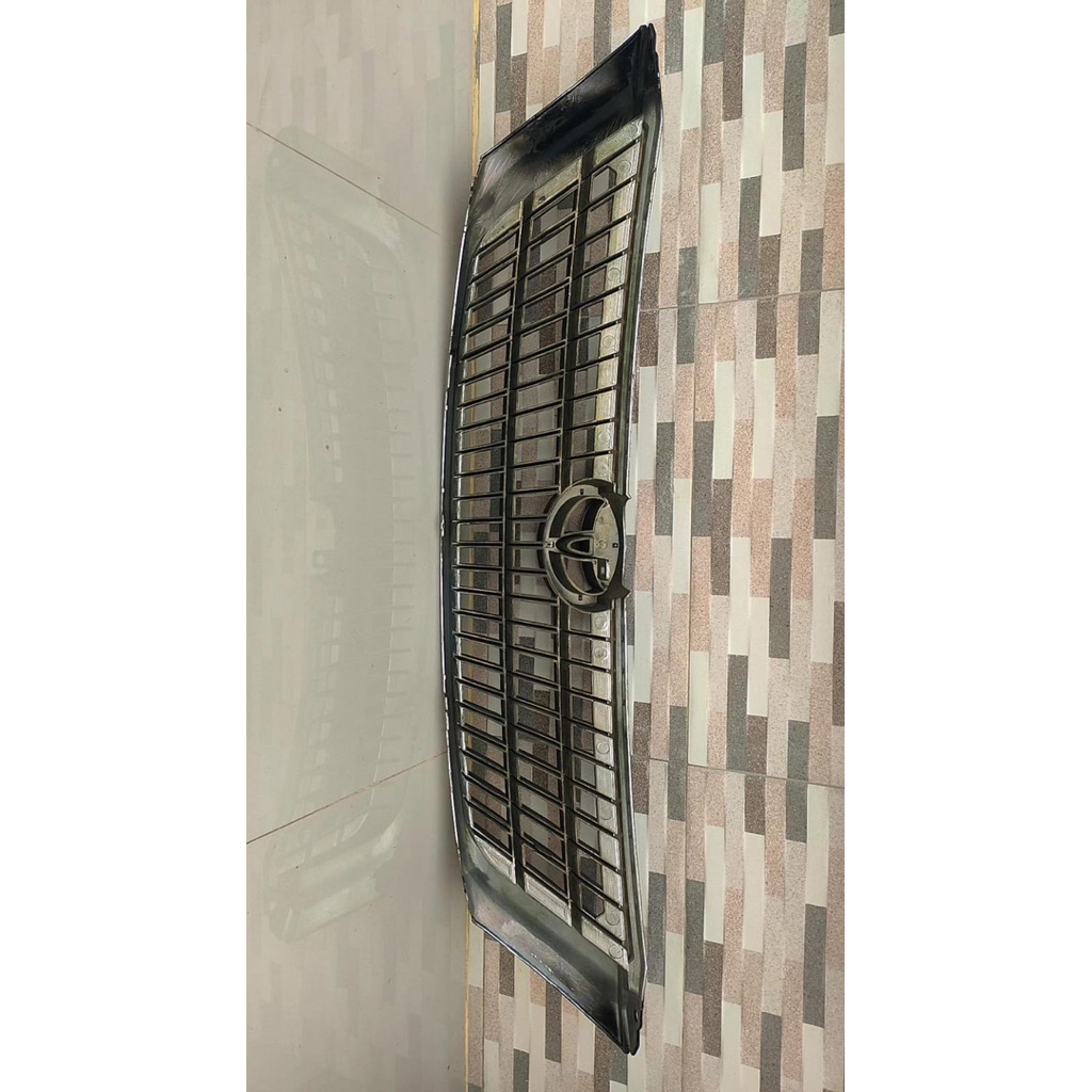 Grill toryota innova 2004-2007 model camry Original second