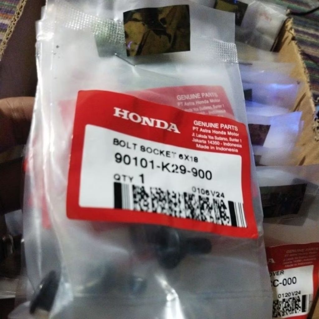 Baut Cover Tutup CVT Depan Beat Scoopy Genio 6x18 mm 90101-K29-900