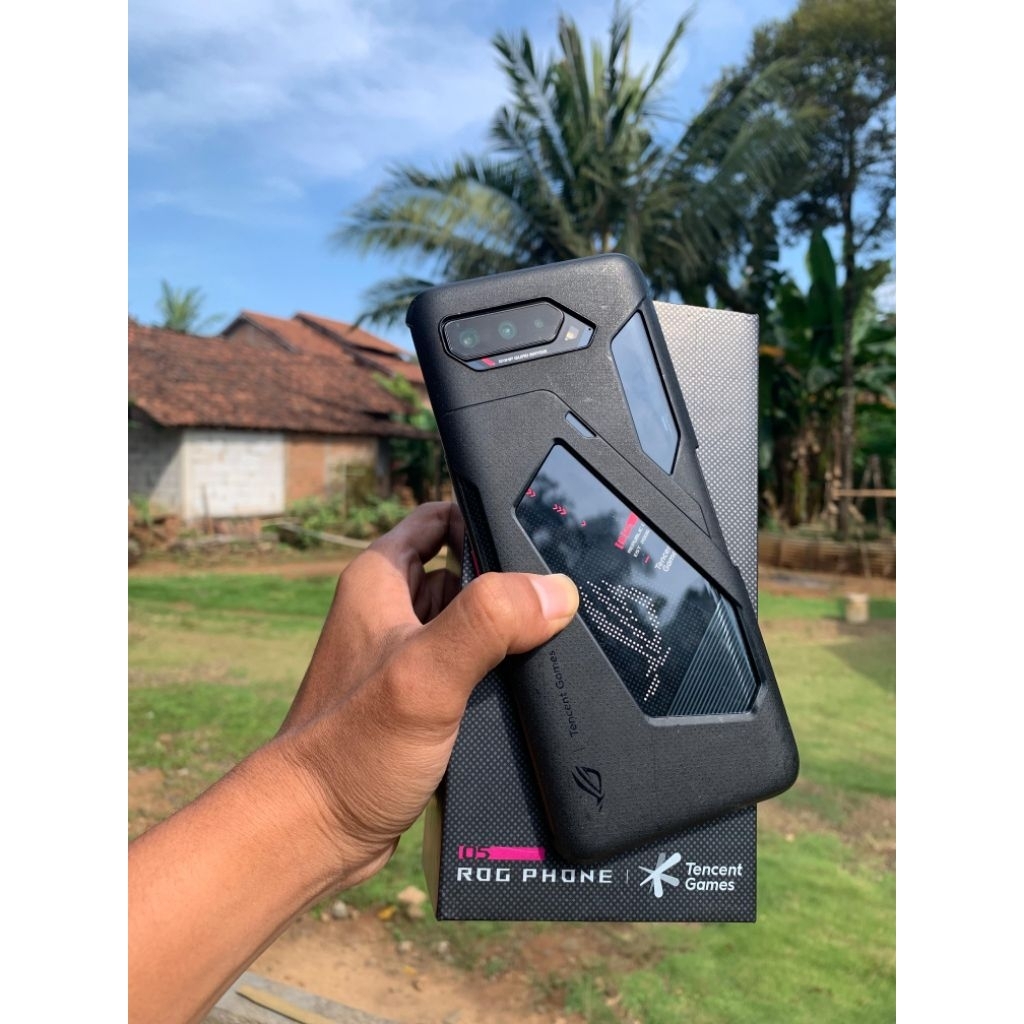 ASUS ROG PHONE 5 5G versi RAM 12 GB
