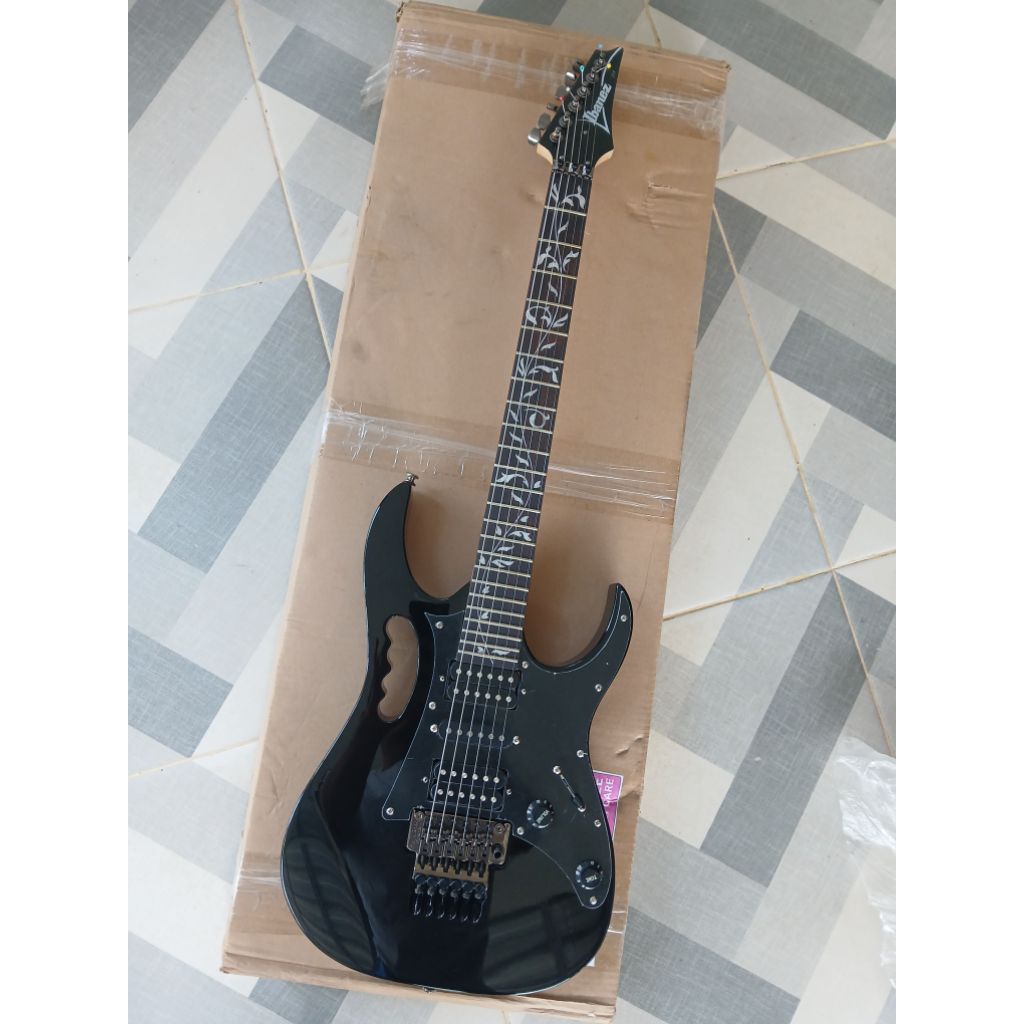 gitarelektrik model  ibanez jem flower